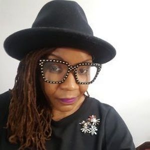 Meet your Posher, Adrienne